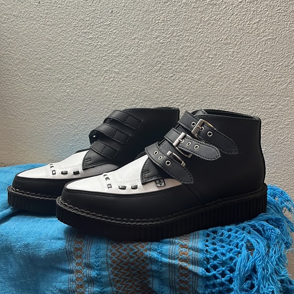 T.U.K Pointed Toe Boots Size 7 Women’s - Picture 3 of 9